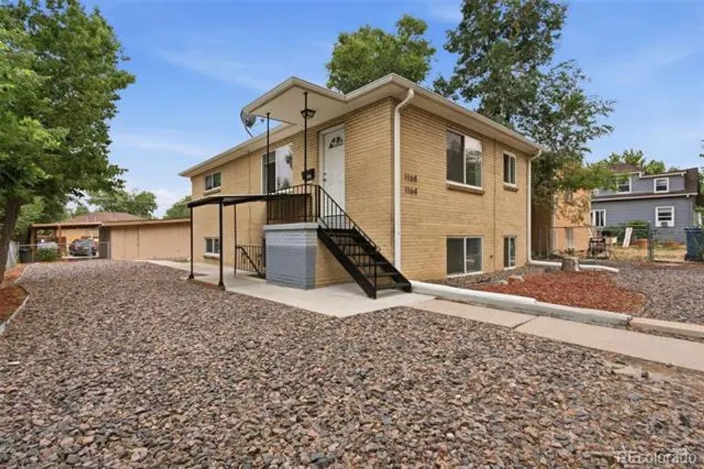 1164-1168 Dallas Street, Aurora