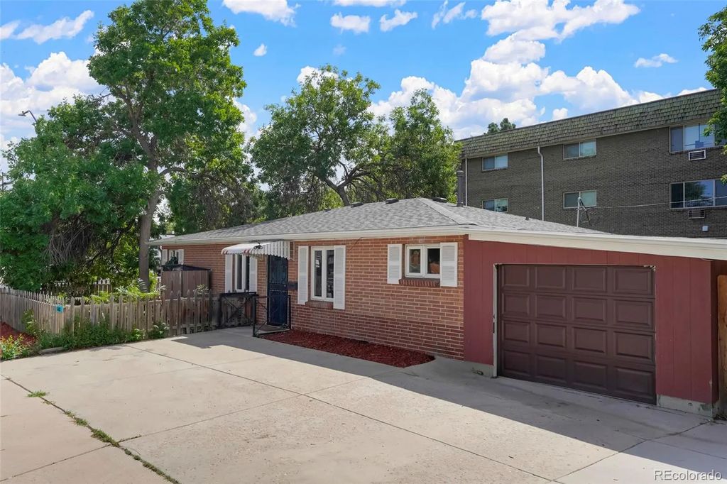 1608 W Powers Avenue, Littleton