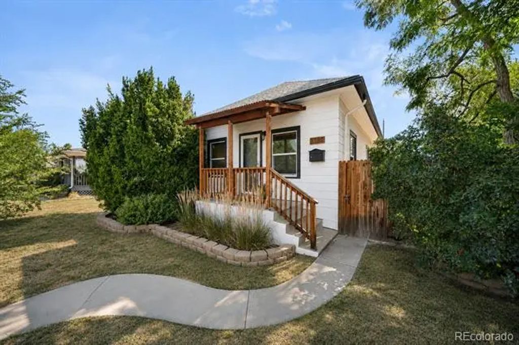 3326 S Logan Street, Englewood