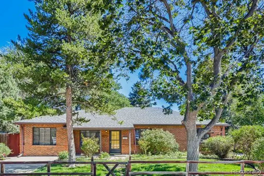716 Scranton Court, Aurora