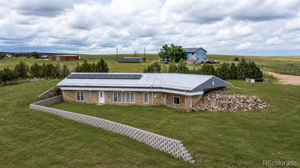 7715 State Highway 78, Beulah