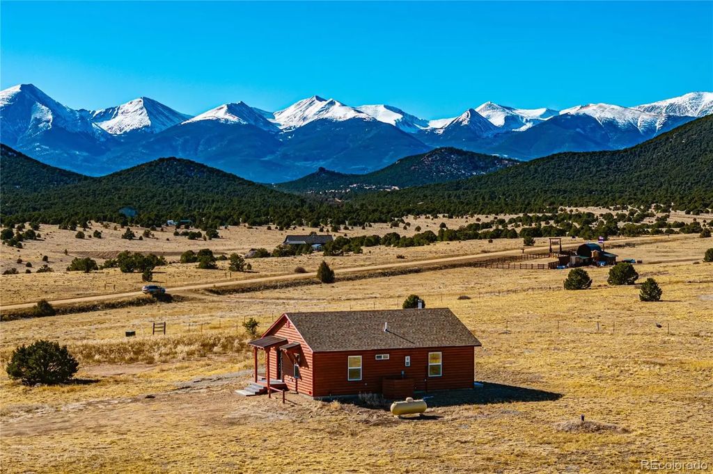 1863 16th Trail, Cotopaxi