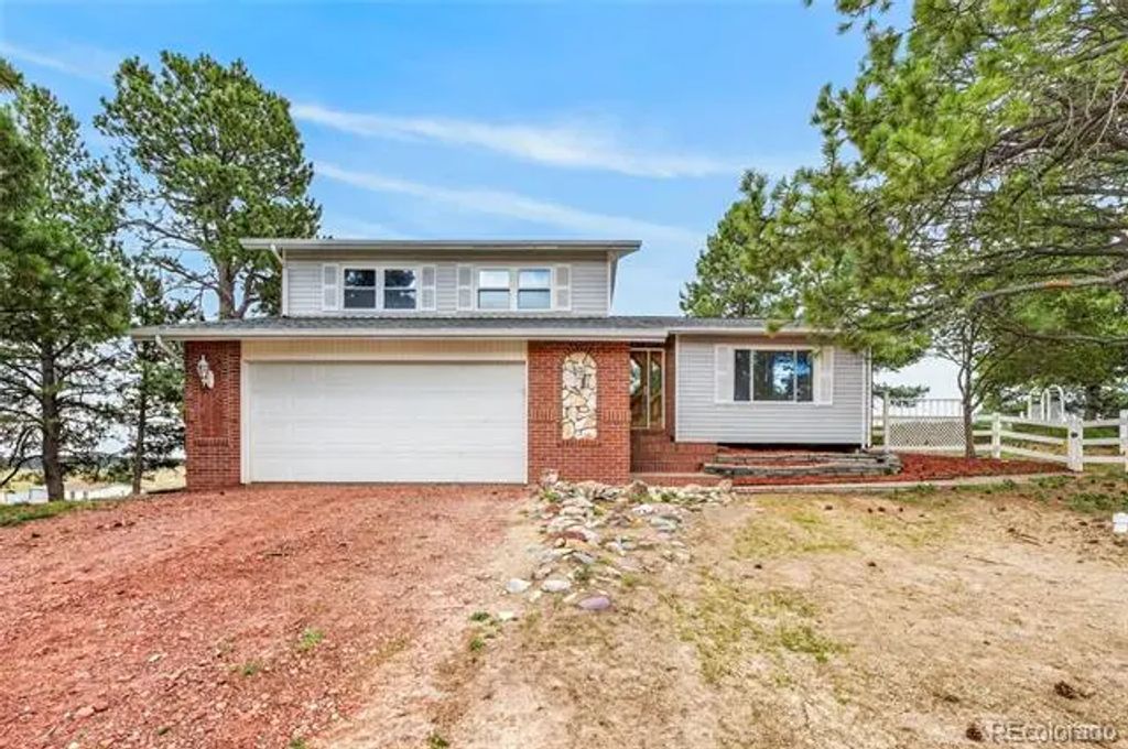 2181 Woodpecker Lane, Elizabeth