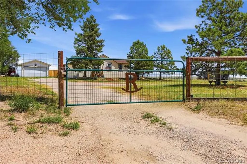 18420 Manitou Street, Peyton