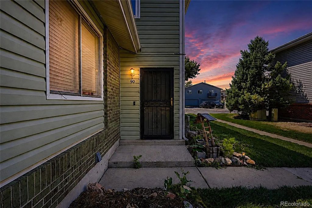 3355 S Flower Street 90, Lakewood