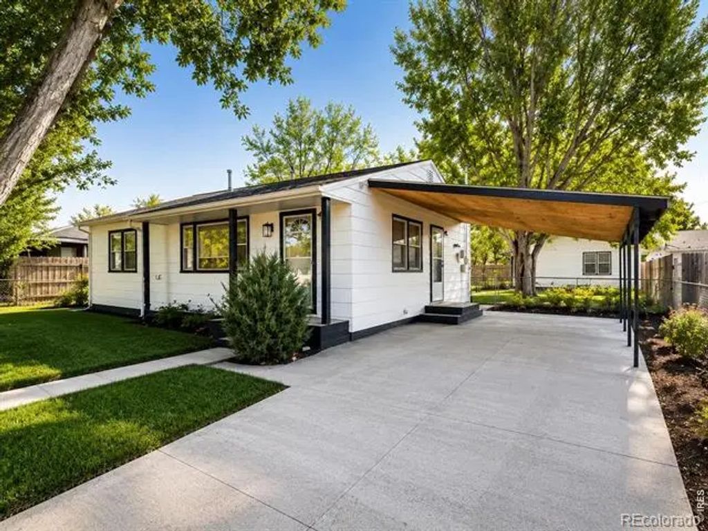323 Western Avenue, Brush