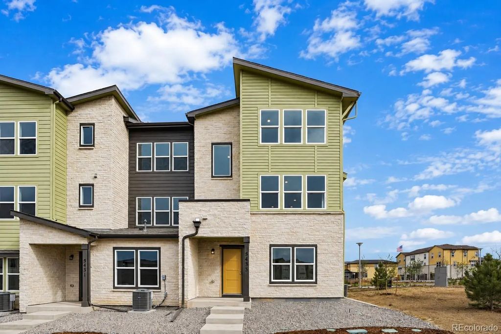 24141 E 54th Place, Aurora