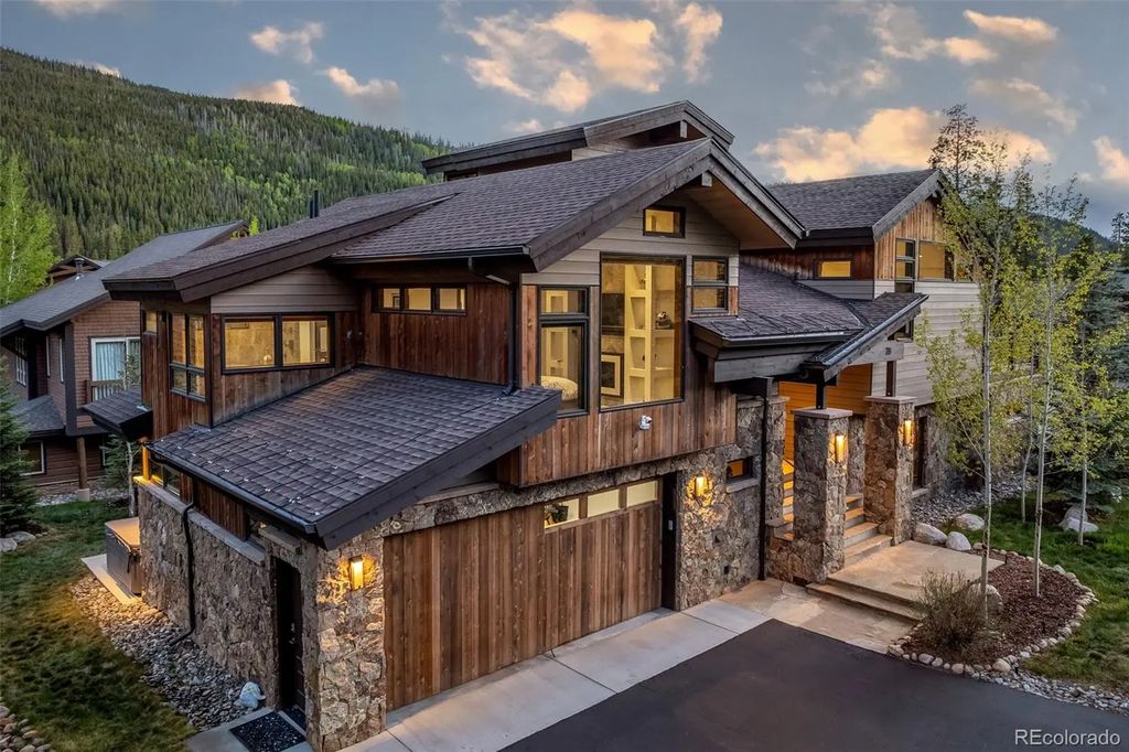 70 Tieze Lane, Keystone