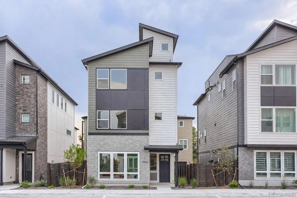 11002 E Hinsdale Circle, Centennial