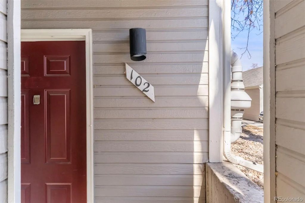 5702 W Asbury Place 102, Lakewood