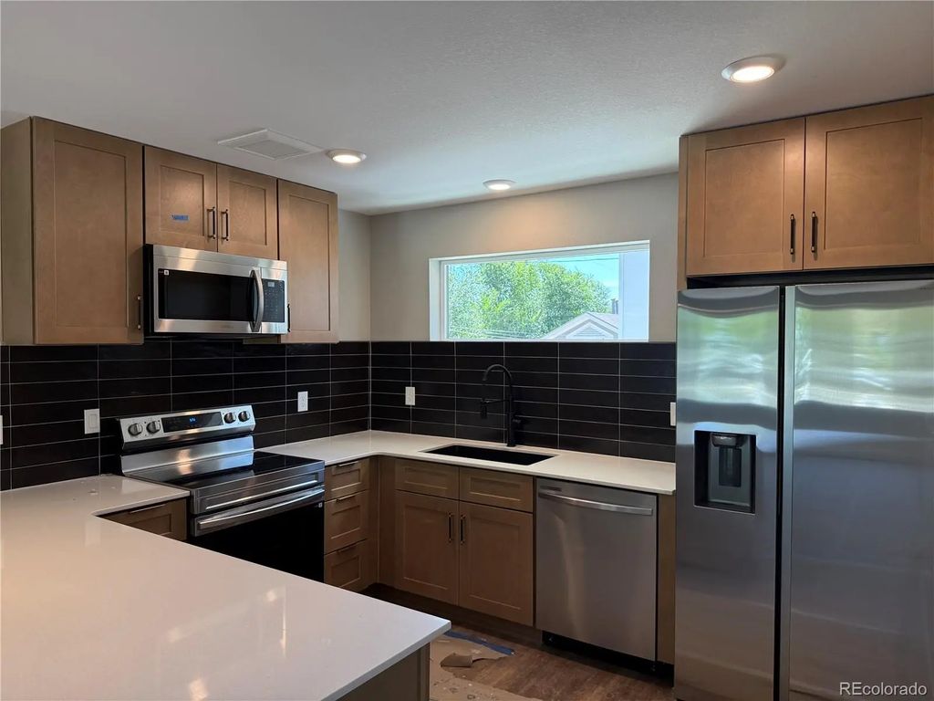1588 Kendall Street, Lakewood