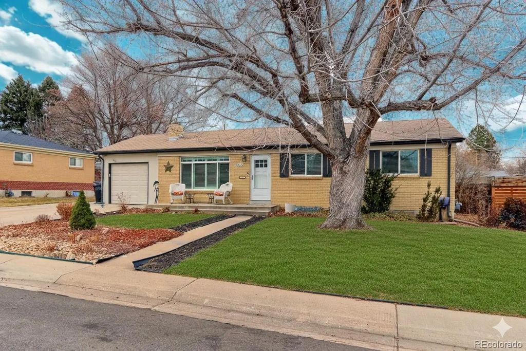 3333 W Wagon Trail Drive, Englewood