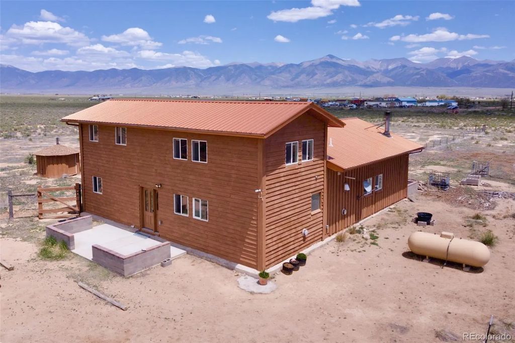 26132 Hammond Avenue, Moffat