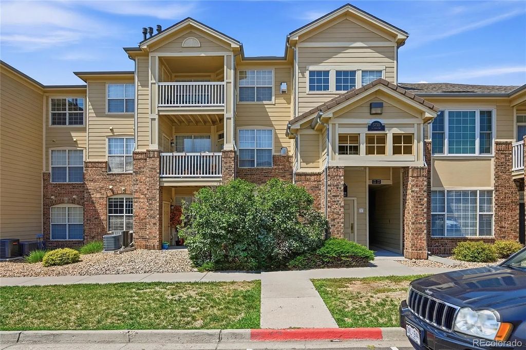 5755 N Genoa Way 14-303, Aurora