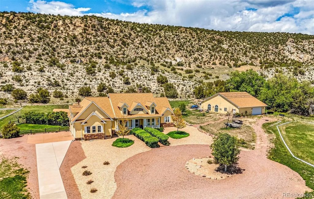 611 Rockridge Loop, Canon City