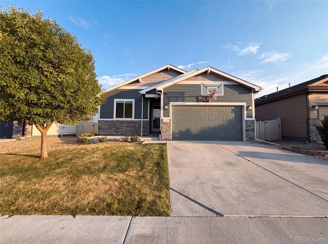 712 N Country Trail, Ault