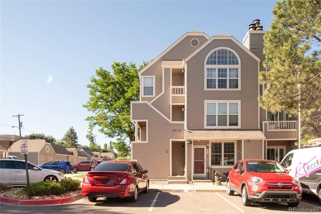 5735 W Atlantic Place 101, Lakewood