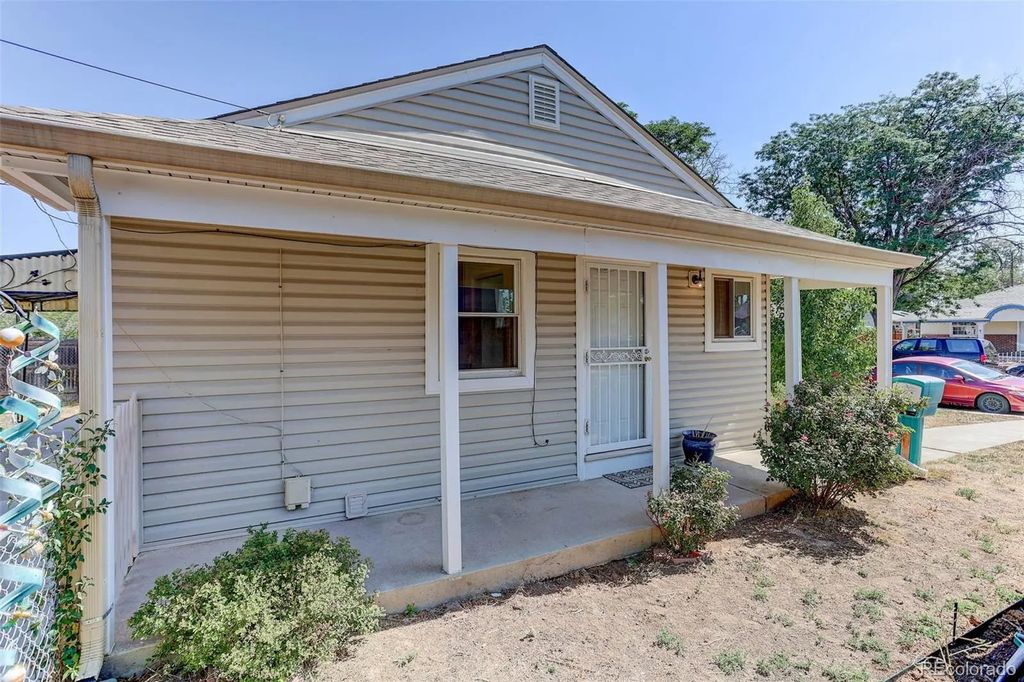 805 Kingston Street, Aurora