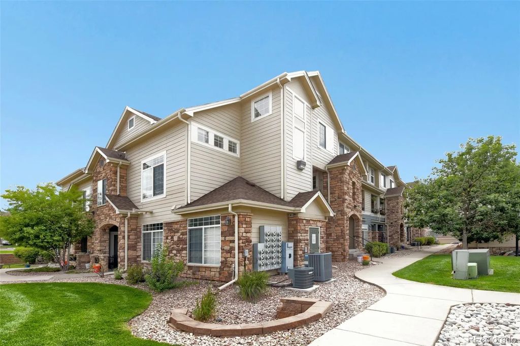 431 Black Feather Loop 820, Castle Rock