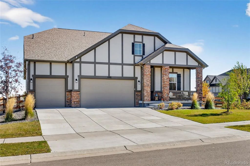 1205 Red Iron Court, Erie