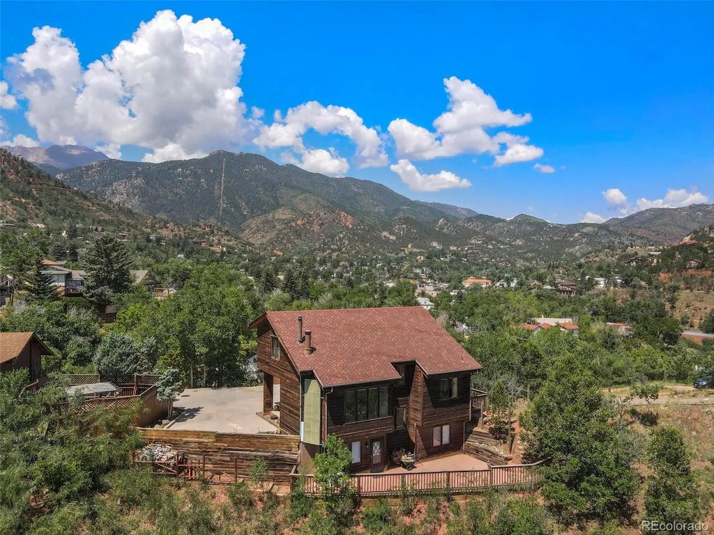 209 Peakview Boulevard, Manitou Springs