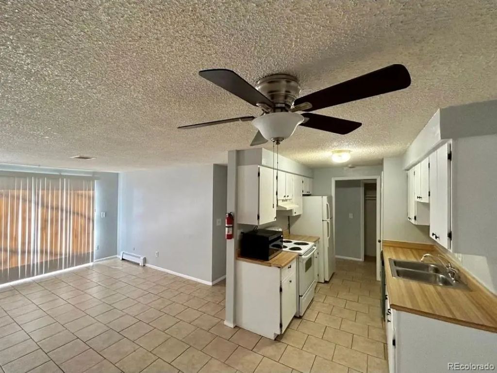 561 Geneva Street 200, Aurora