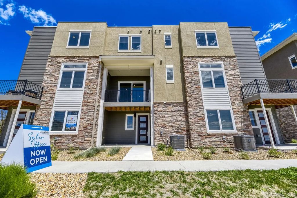 15577 W Washburn Drive, Lakewood