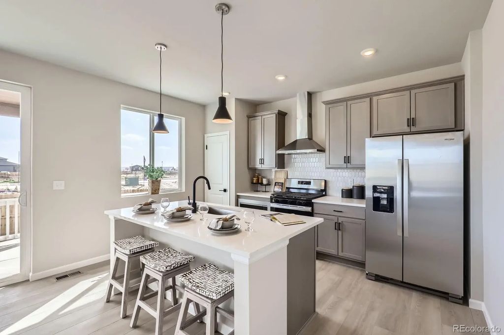 54968 E 28th Avenue, Strasburg