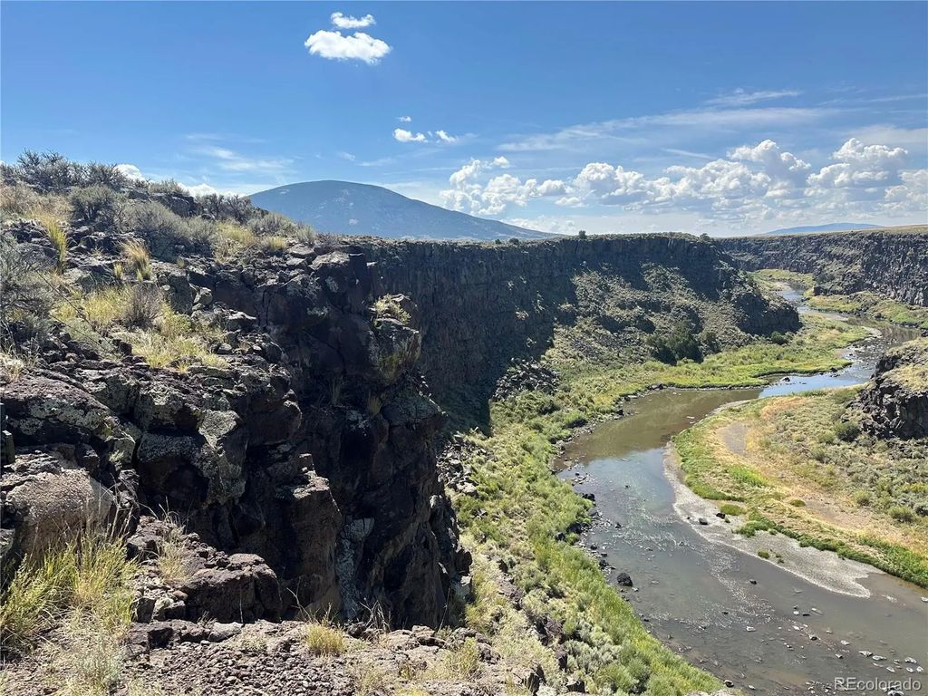 3946 County Road B, San Luis