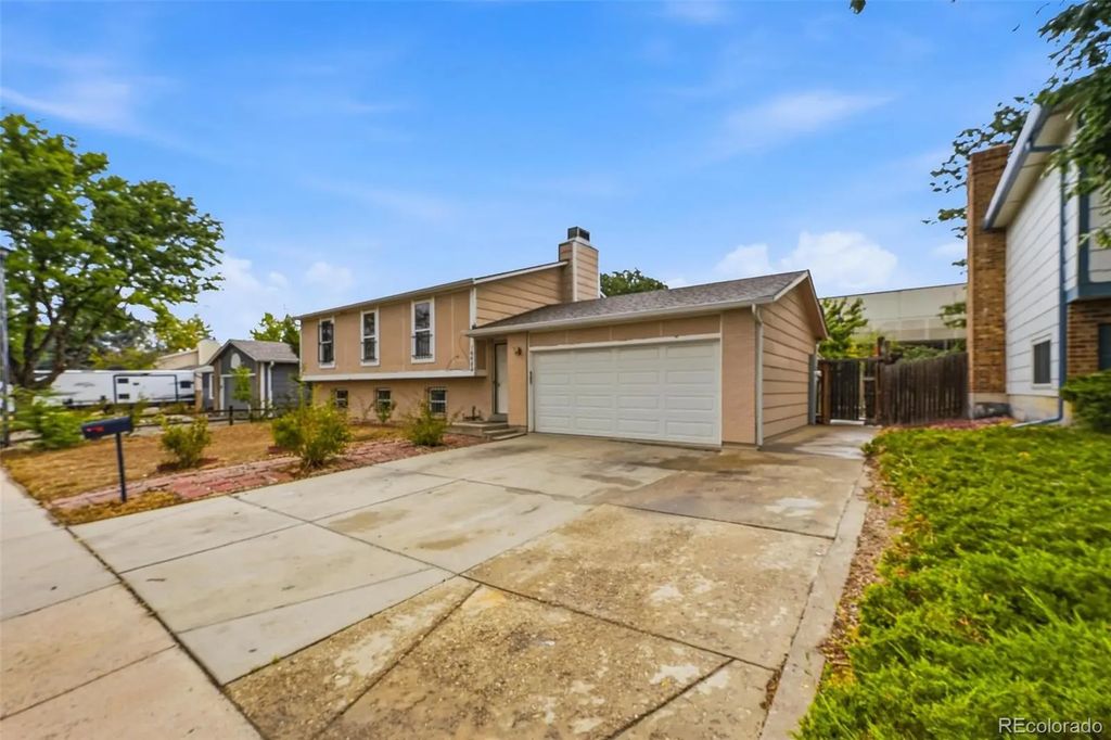 16683 E Kansas Drive, Aurora