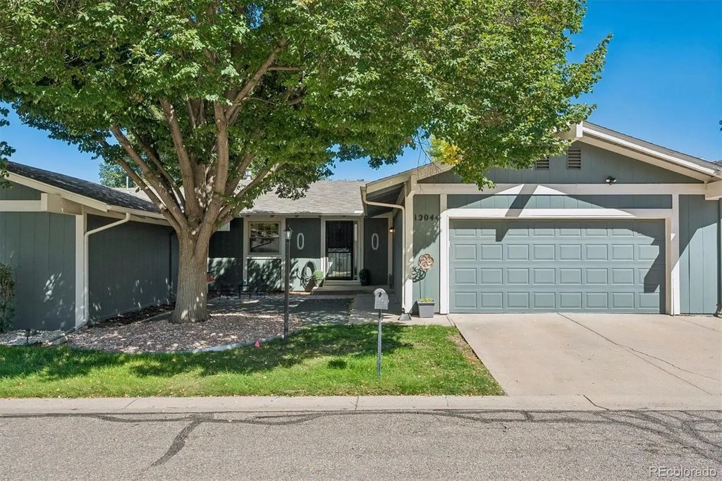 12044 E Maple Avenue, Aurora