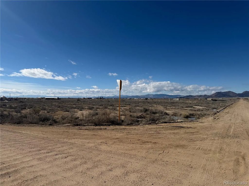 25733 Ford Avenue, Moffat