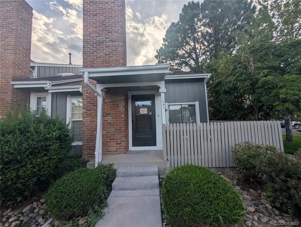 1041 S Fraser Way, Aurora