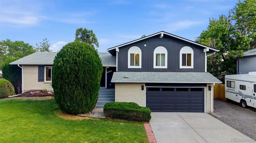 8520 W Virginia Avenue, Lakewood