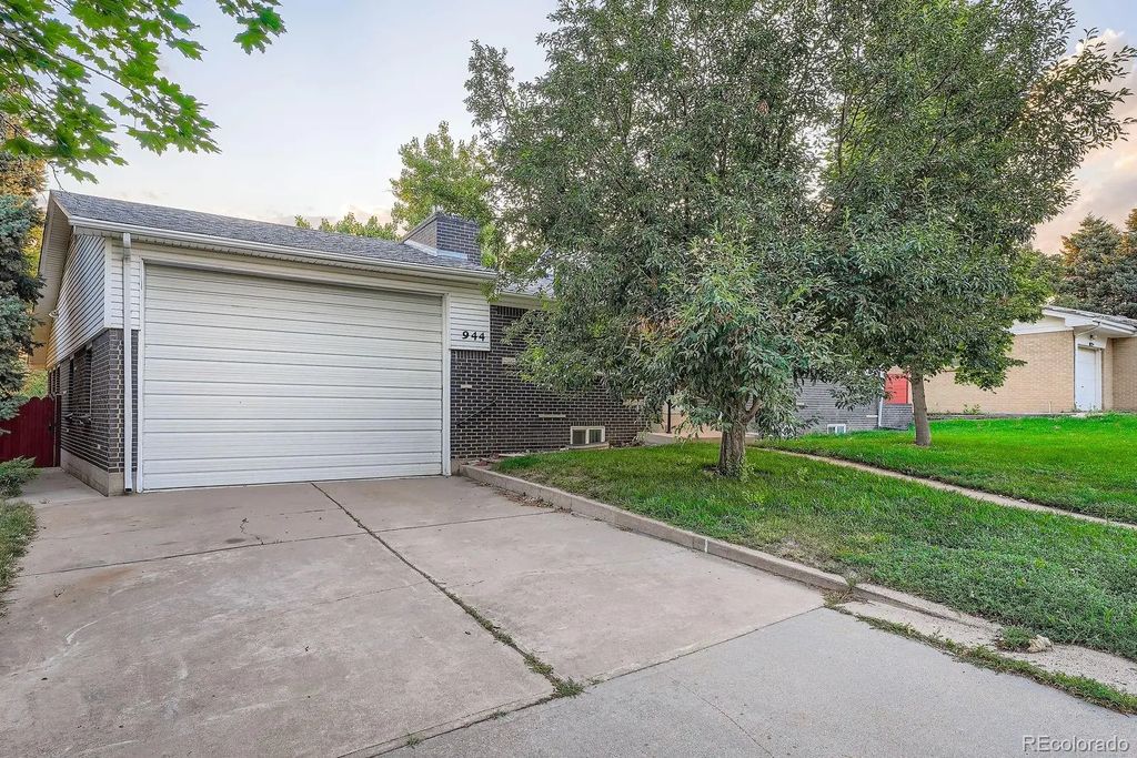 944 S Potomac Court, Aurora