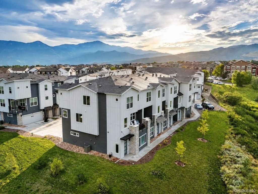 930 Hook Grove, Colorado Springs