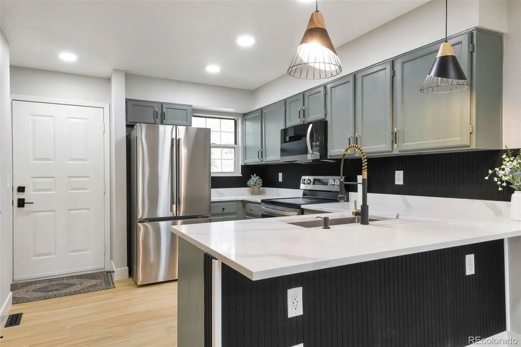11149 W 17th Avenue 104, Lakewood