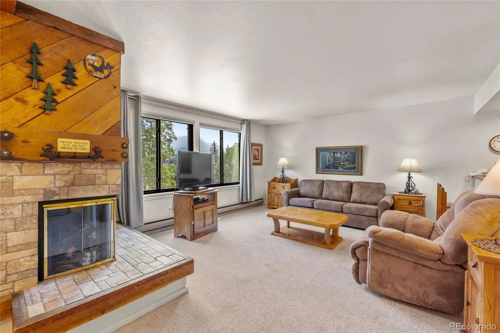 166 Argentine Court 1433, Dillon