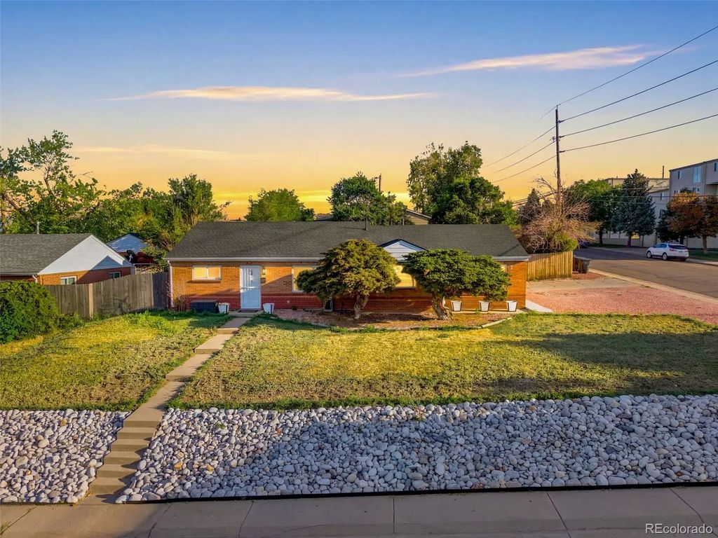 940 Ash Court, Thornton