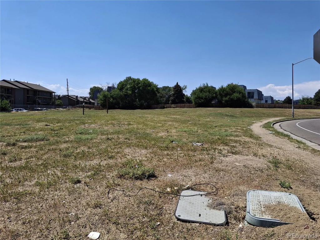 400 Russell Boulevard, Thornton