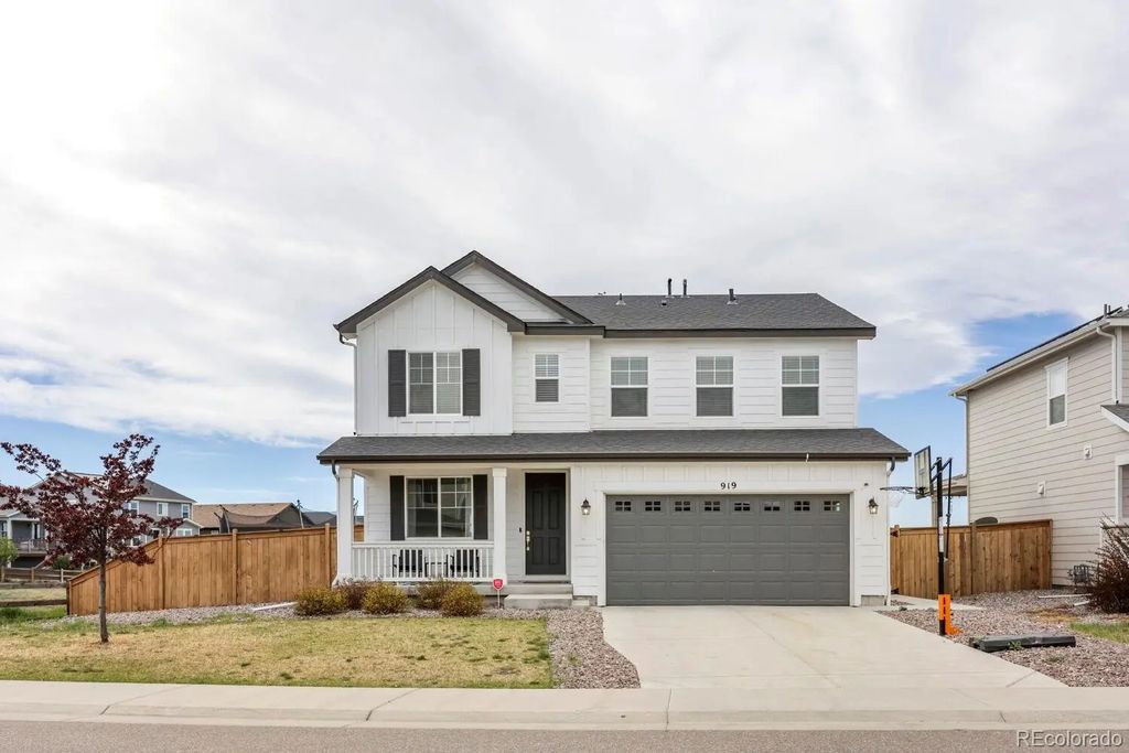 919 N Undergrove Way, Aurora