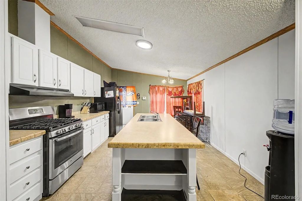 4211 E 100th Avenue, Thornton