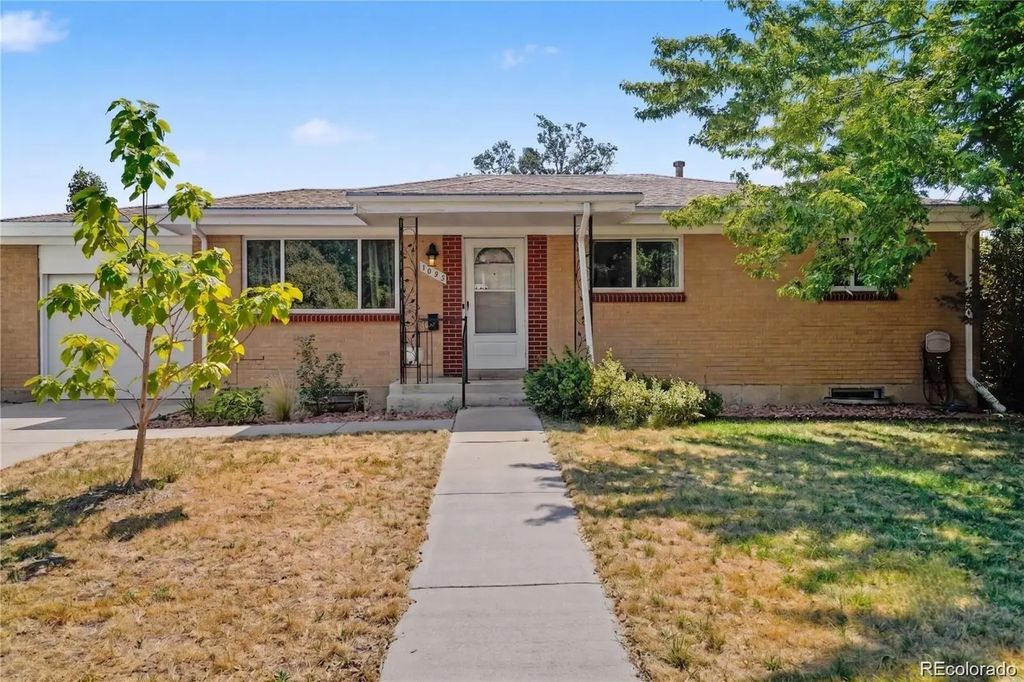 1092 S Iris Street, Lakewood