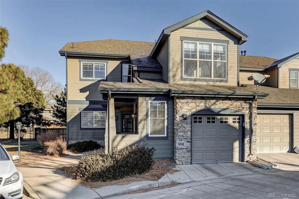 2123 S Fulton Circle 202, Aurora
