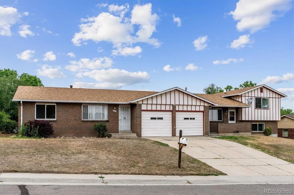 953 S Yarrow Street, Lakewood