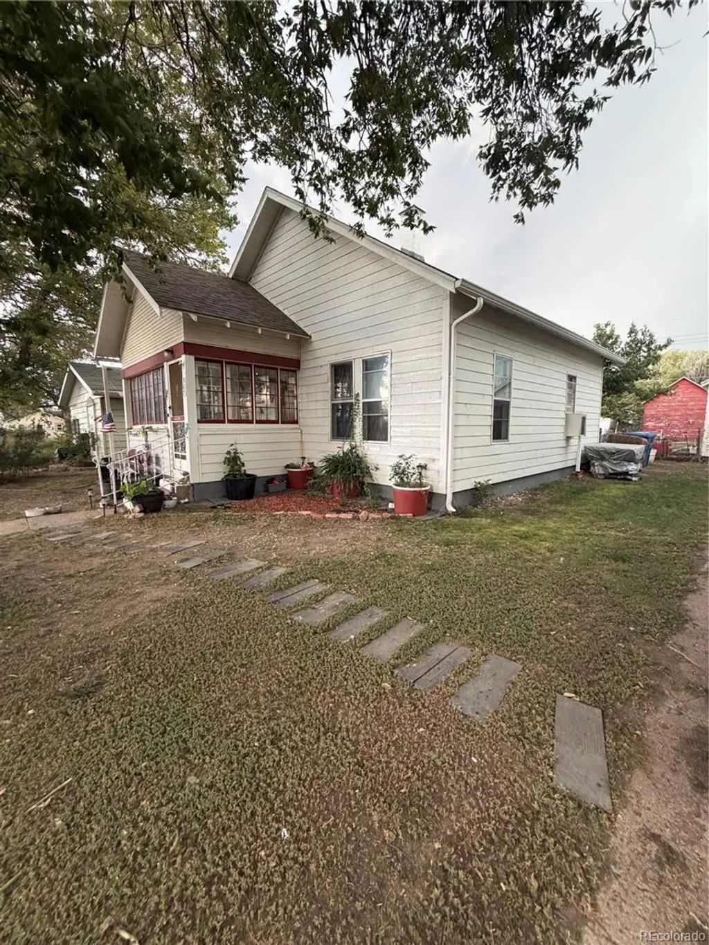 307 Elm Street, Arriba