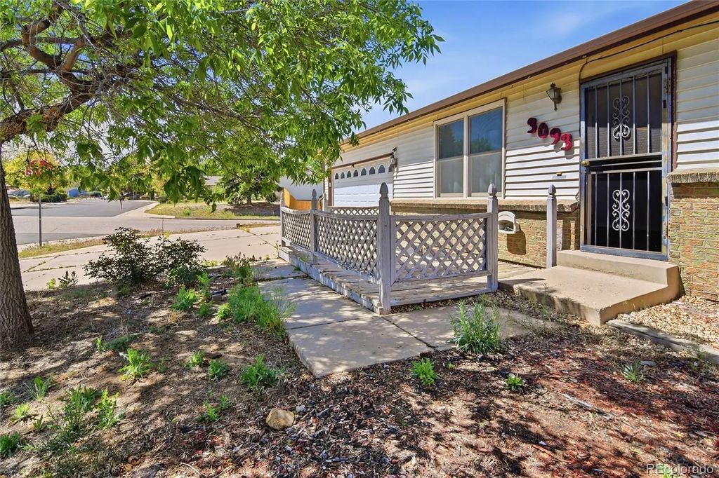 3093 S Olathe Way, Aurora