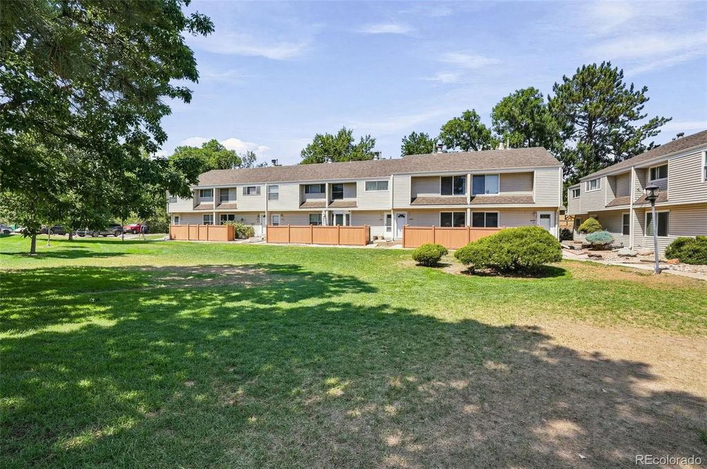 4268 E Maplewood Way, Littleton