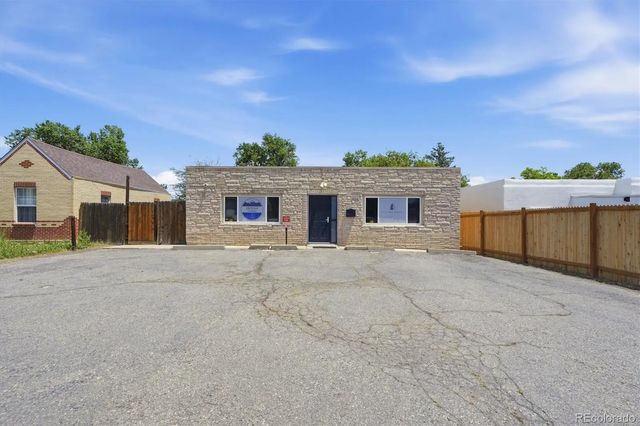 1050 S Quitman Street, Denver