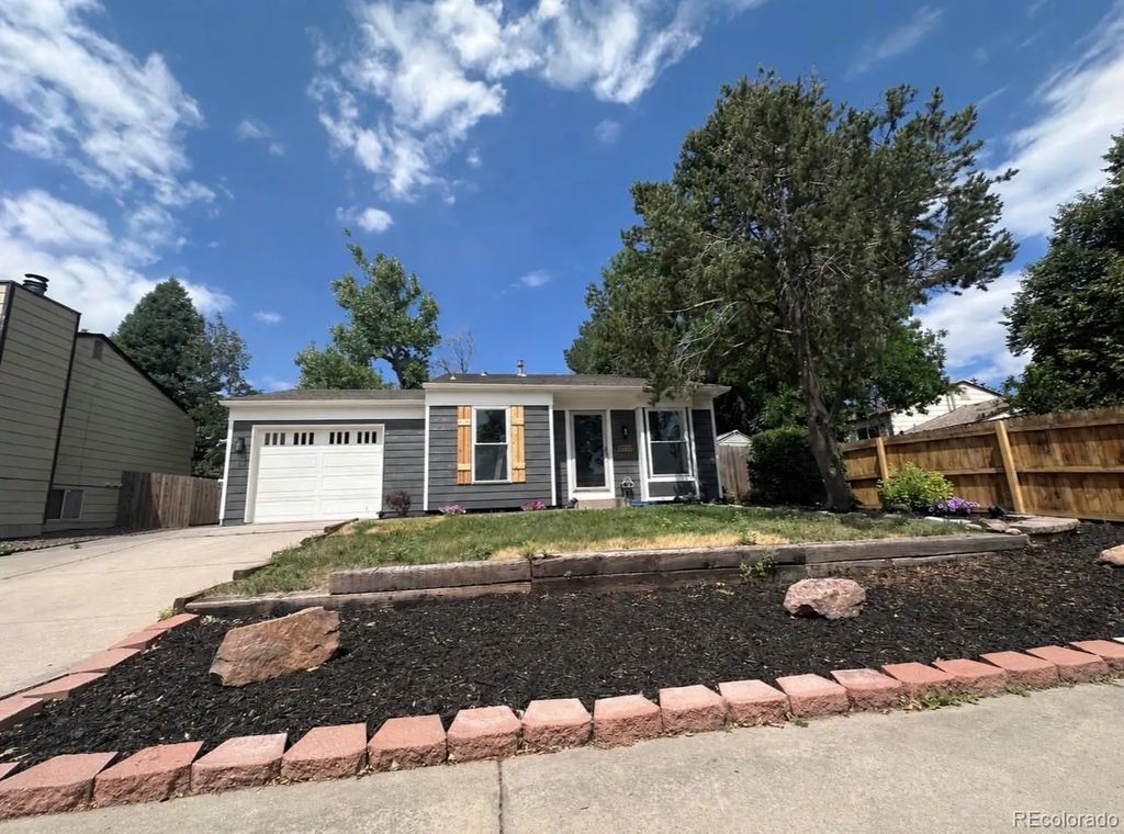 1985 Cathay Street, Aurora